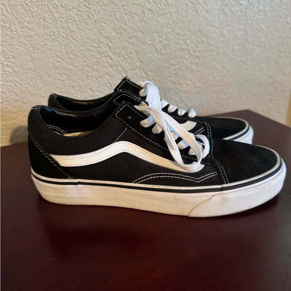 EUC Vans Black and White Sneakers